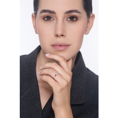 Anillo solitario en oro blanco de 18k con diamante CT 0,15 