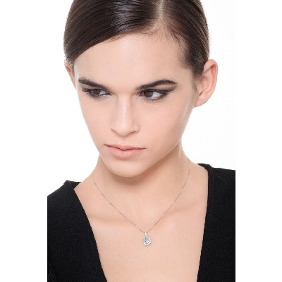 Collar colgante de oro blanco de 18 kilates con gota de aguamarina y diamantes