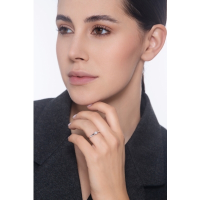 Anillo solitario en oro blanco de 18k con diamante CT 0,25