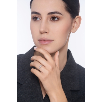 Anillo solitario oro blanco 18qt con diamante ovalado GIA 0,30ct