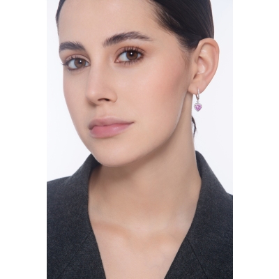 Pendientes en oro blanco con zafiro rosa en forma de corazón y diamantes