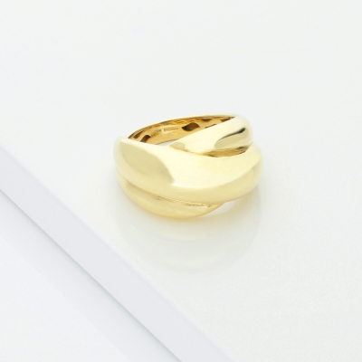 Anillo banda con diseño entrelazado en oro amarillo 750