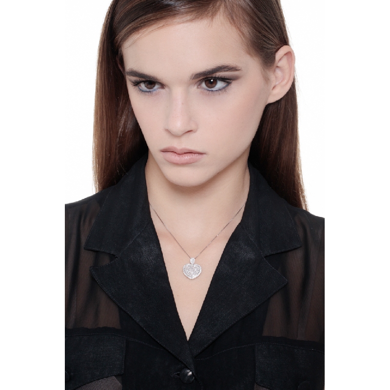 Collar oro blanco 18k con colgante de corazón y diamantes Collar oro blanco 18k con colgante de corazón y diamantes