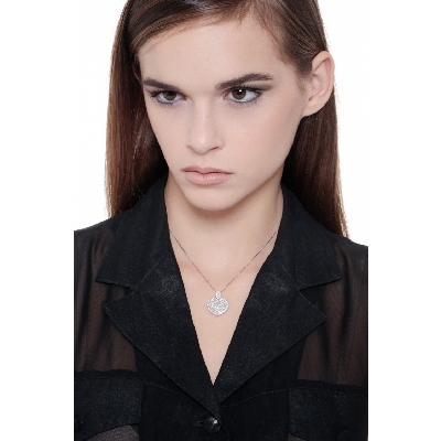 Collar oro blanco 18k con colgante de corazón y diamantes