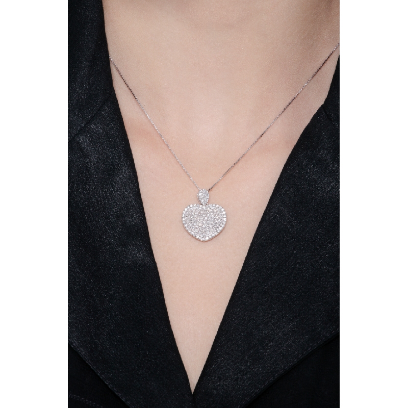 Collar oro blanco 18k con colgante de corazón y diamantes Collar oro blanco 18k con colgante de corazón y diamantes