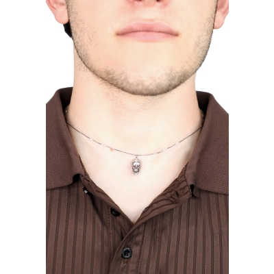 Collar en oro blanco 18k con colgante skull con diamantes