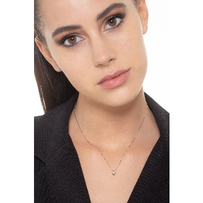 Collar de oro blanco de 18 kilates con diamante de 0.04 quilates 