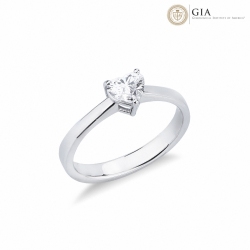 Anillo solitario en oro blanco 18k con diamante corazon GIA CT.0.50