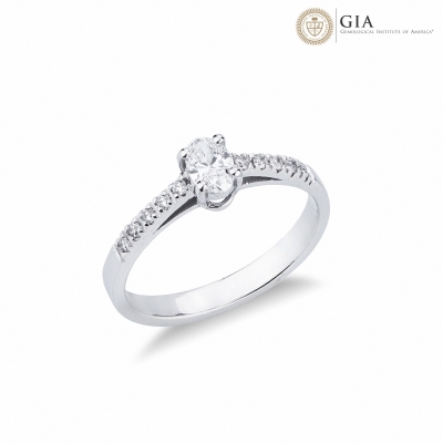 Anillo solitario oro blanco 18qt con diamante ovalado GIA 0,30ct