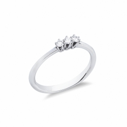 Anillo trilogy lineal en oro blanco 18k con tres diamantes CT 0,15