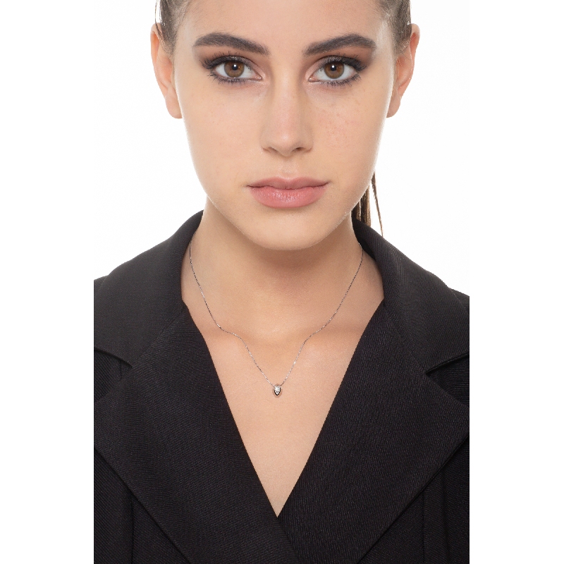 Collar de oro blanco 18k y diamante 0.06 quilates en forma de grano de arroz