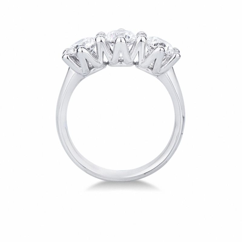 Anillo en oro blanco 18k con tres diamantes CT 2,10 Anillo en oro blanco 18k con tres diamantes CT 2,10