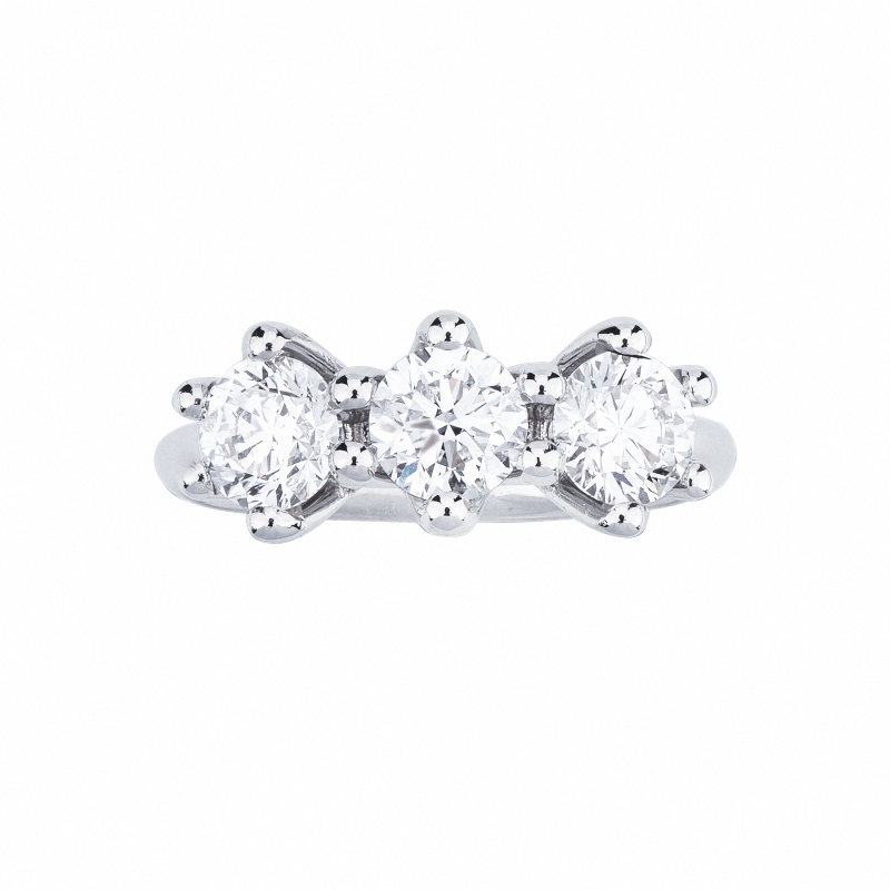 Anillo en oro blanco 18k con tres diamantes CT 2,10 Anillo en oro blanco 18k con tres diamantes CT 2,10