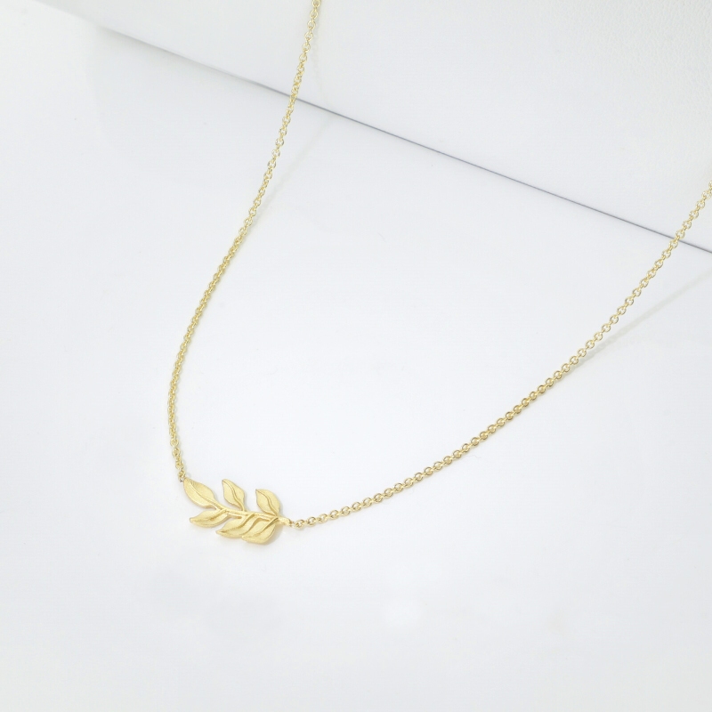 Collar con hoja en oro amarillo 750 Collar con hoja en oro amarillo 750