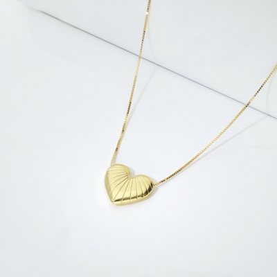 Collar de oro amarillo 18k con colgante corazón texturizado