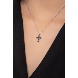 Colgante de cruz en oro blanco con diamantes negros  2