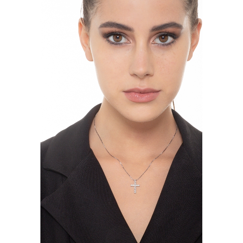 Colgante cruz oro blanco y diamantes  Colgante cruz oro blanco y diamantes