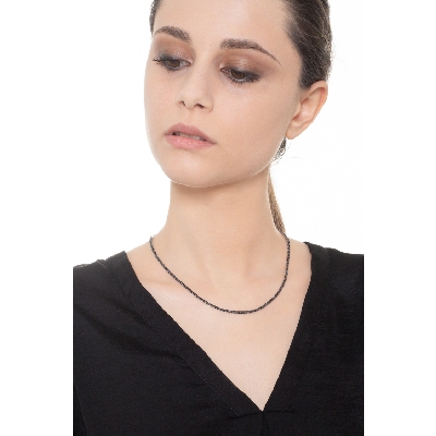 Collar riviere con diamantes negros en oro blanco 