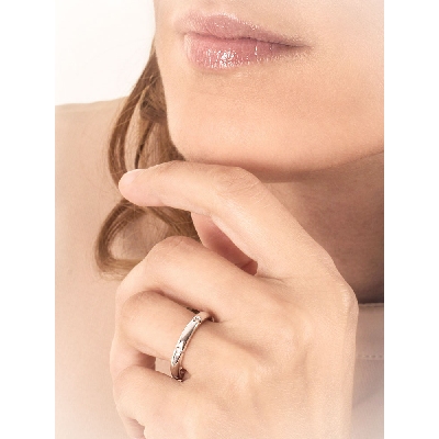 Alianza de aniversario en oro blanco de 18 kilates y diamantes