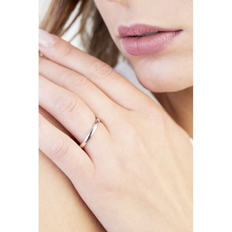 Anillo de matrimonio de oro blanco de 18 kilates 