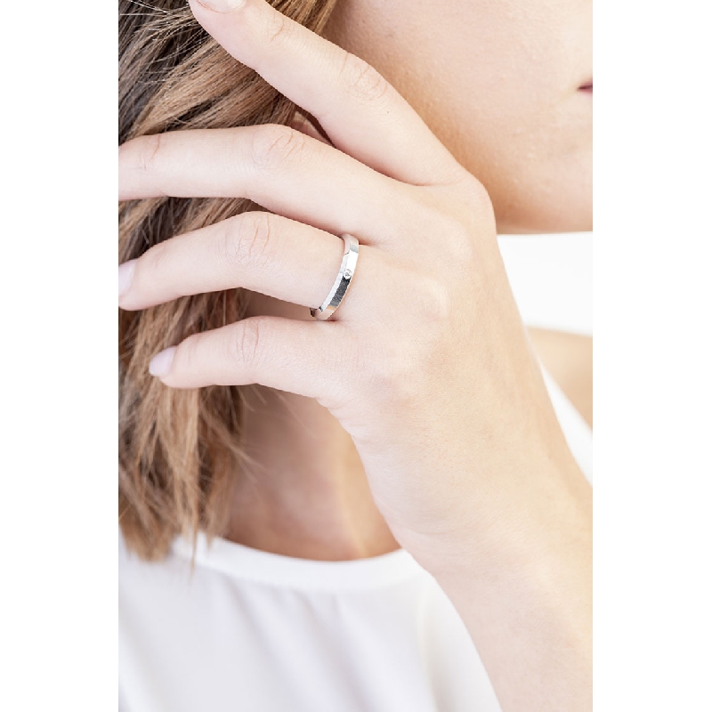 Alianza matrimonio oro blanco 18k y diamante de 0.03 quilates Alianza matrimonio oro blanco 18k y diamante de 0.03 quilates