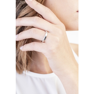 Alianza matrimonio oro blanco 18k y diamante de 0.03 quilates