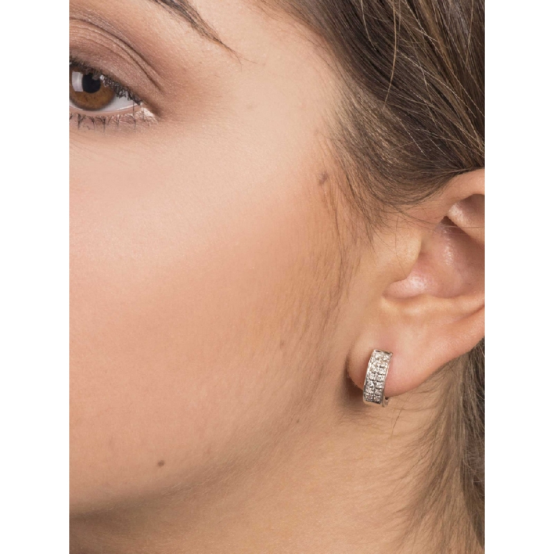 Aros con pavé de diamantes en oro blanco de 18 kilates Aros con pavé de diamantes en oro blanco de 18 kilates