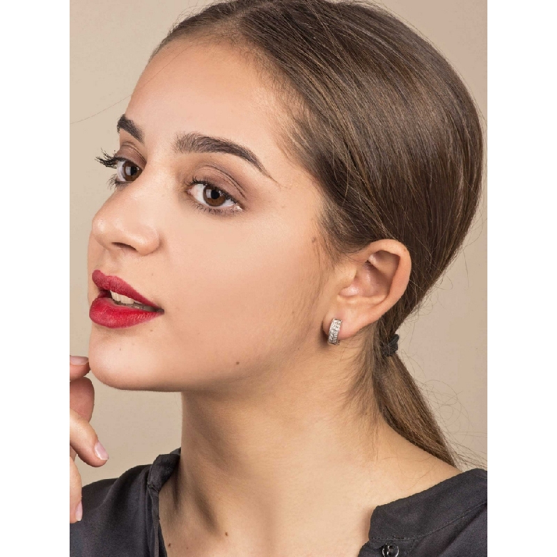 Aros con pavé de diamantes en oro blanco de 18 kilates Aros con pavé de diamantes en oro blanco de 18 kilates