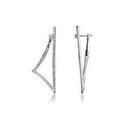 Pendientes triangulares en oro blanco 18k con diamantes