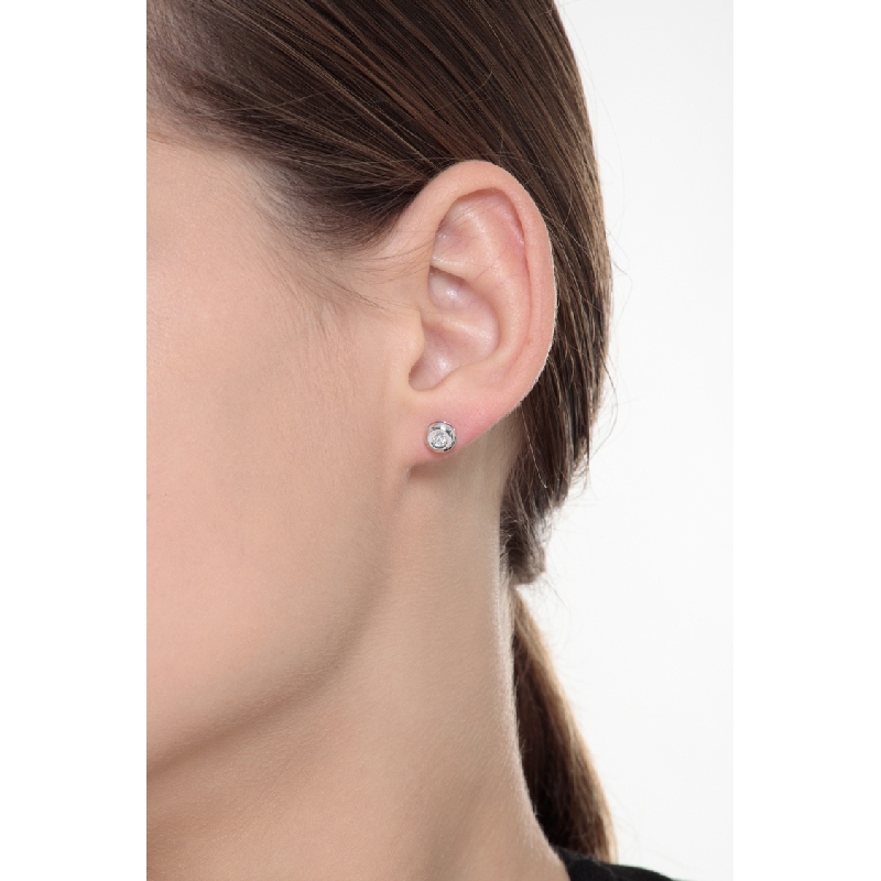 Pendientes solitarios con diamantes 0,16 ct a bisel en oro blanco 750