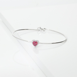 Brazalete rígido en oro blanco con rubí corazón y diamantes 2