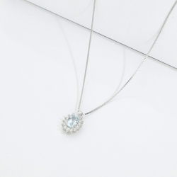 Collar halo en oro blanco 18k con aguamarina y diamantes 2