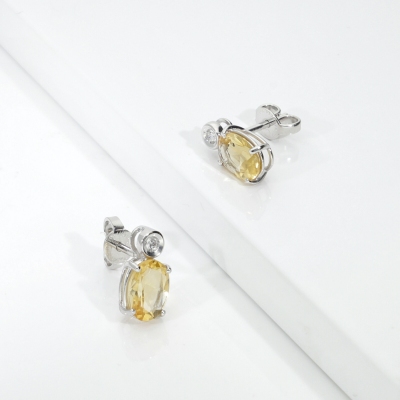 Pendientes en oro blanco con citrino oval y diamante
