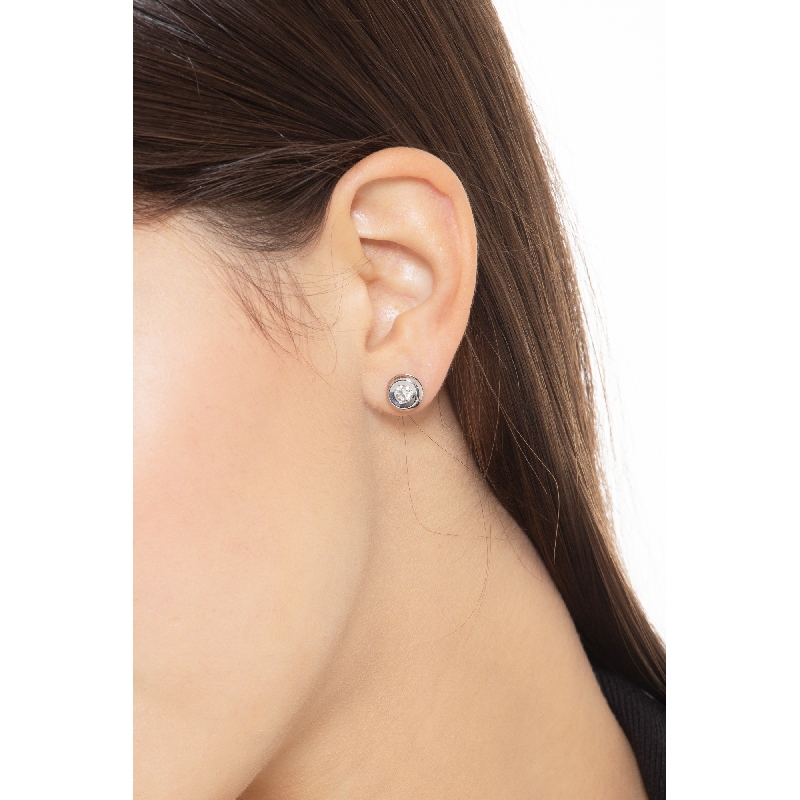 Pendientes solitarios a bisel en oro blanco 18K con diamantes 0.20 qt