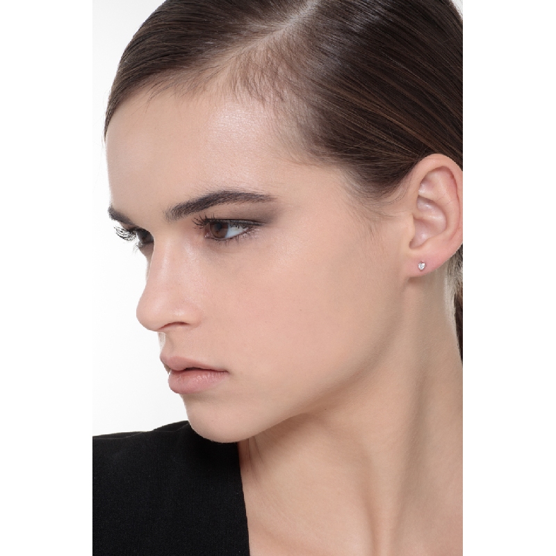 Pendientes en oro blanco 18 kilates con 3 garras y diamantes 0,12 quilates Pendientes en oro blanco 18 kilates con 3 garras y diamantes 0,12 quilates