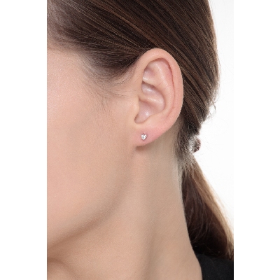 Pendientes en oro blanco 18 kilates con 3 garras y diamantes 0,12 quilates