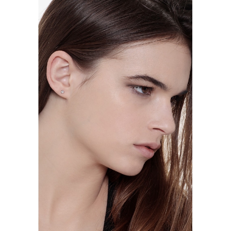 Pendientes botón solitarios 3 garras 0,16 quilates oro blanco 18 kilates  Pendientes botón solitarios 3 garras 0,16 quilates oro blanco 18 kilates