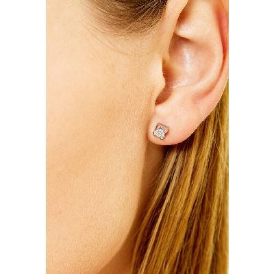 Pendientes botón solitarios cuadrados 0,30 quilates en oro blanco 18 kilates 