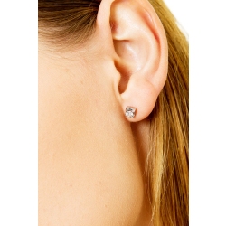 Pendientes solitarios de oro blanco de 18 kilates con diamantes 0,50 quilates  2