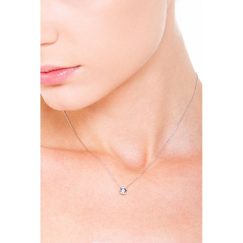 Colgante diamante solitario 0.04 quilates en forma de flor y oro blanco 750  