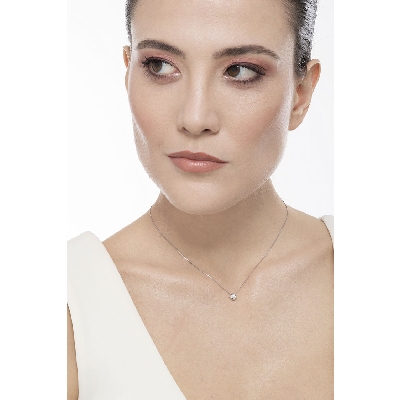 Colgante solitario a bisel oro blanco 18 kilates diamante 0.07 quilates