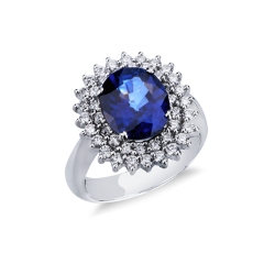 Anillo en oro blanco 18k con zafiro azul y doble halo de diamantes