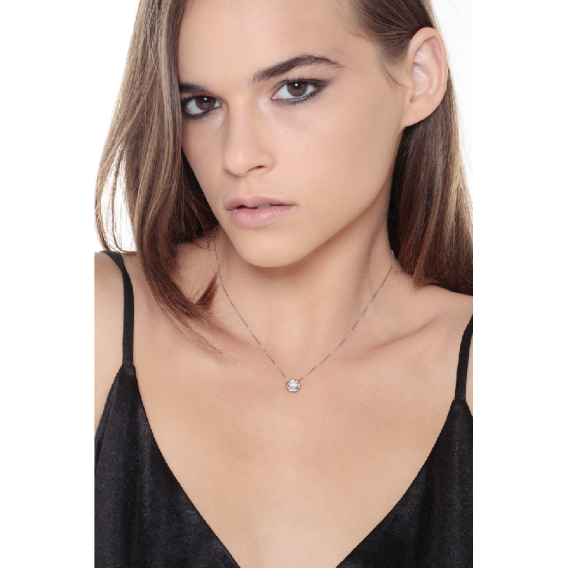 Colgante solitario con diamante engastado con bisel completo en oro blanco 0,50 quilates