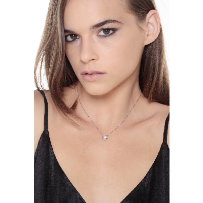 Colgante solitario con diamante engastado con bisel completo en oro blanco 0,50 quilates