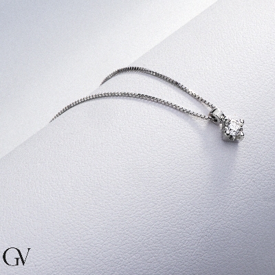 Collar de oro blanco 750 y diamante solitario de 0.15 quilates