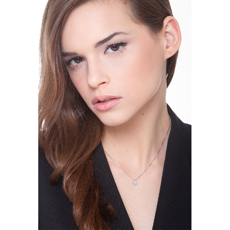 Colgante solitario con diamante de 0.50 quilates en oro blanco 18k Colgante solitario con diamante de 0.50 quilates en oro blanco 18k