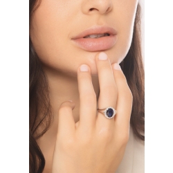 Sello oro blanco 18k con zafiro azul ovalado y diamantes 2