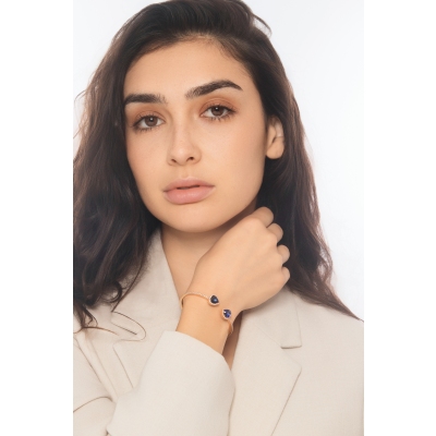 Brazalete en oro rosa con zafiros corazón y diamantes