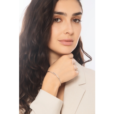 Pulsera Semirrígida Abierta en Oro Blanco de 18 Quilates con Diamantes Naturales