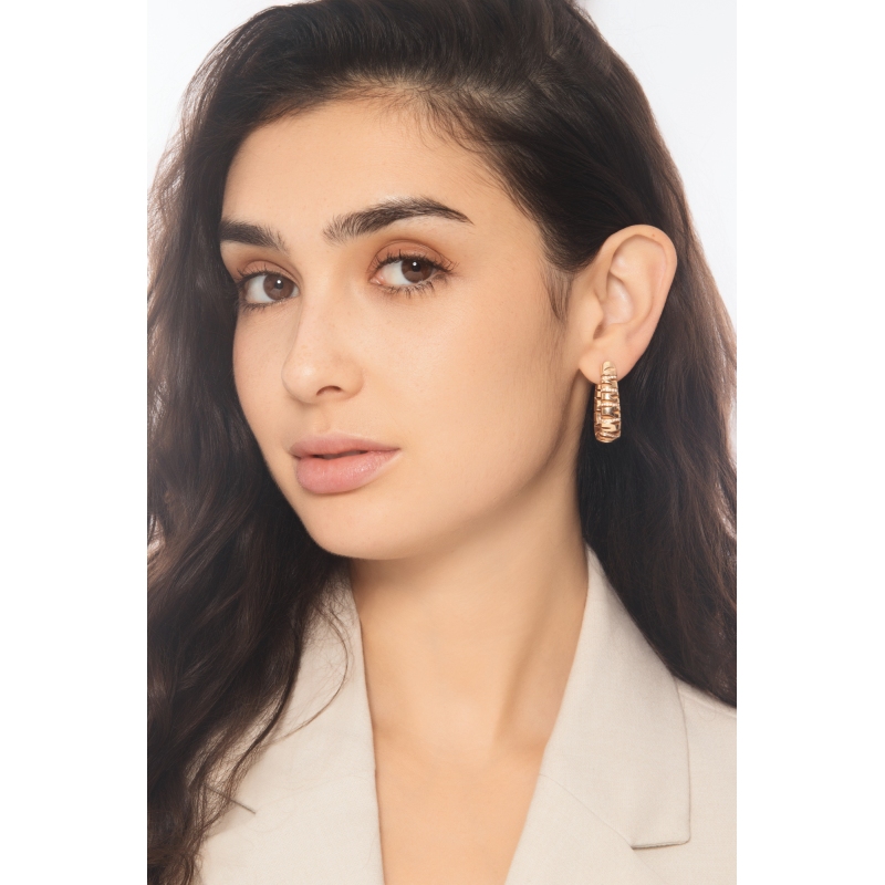 Pendientes oro rosa 18k con diamantes y acabado estriado Pendientes oro rosa 18k con diamantes y acabado estriado